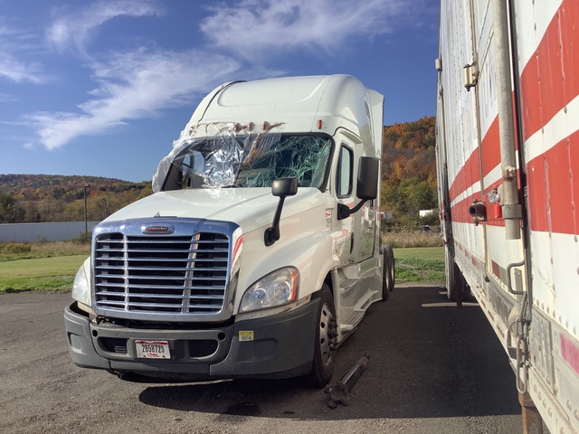 T/A Sleeper Truck Tractor For Sale | GovPlanet