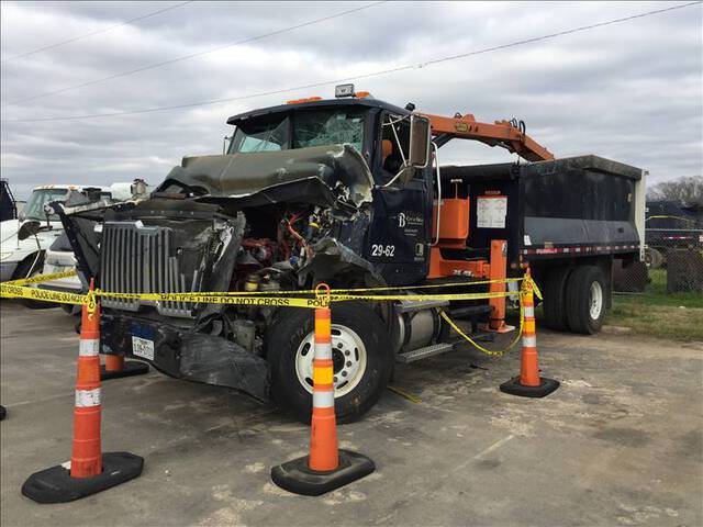 T/A Sleeper Truck Tractor For Sale | GovPlanet