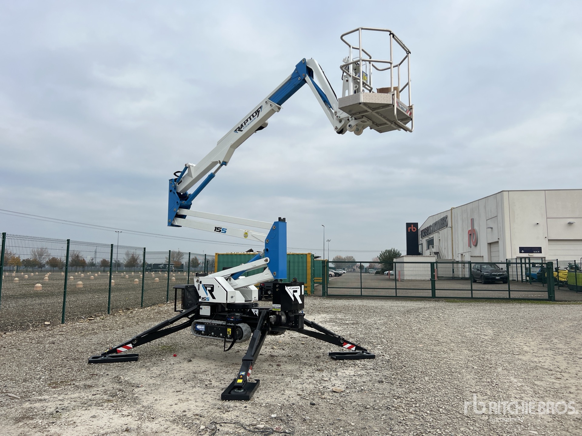 General Appearance with Foto, angolo posteriore sinistro