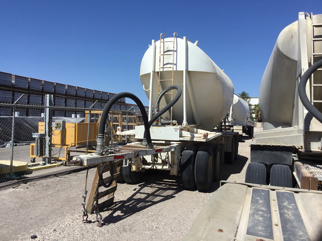 1978 (unverified) Beal T/A Pneumatic Bulk Trailer