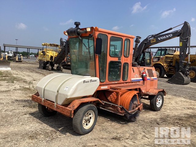 2010 Broce RJT350 Self-Propelled Broom in Baytown, Texas, United States ...