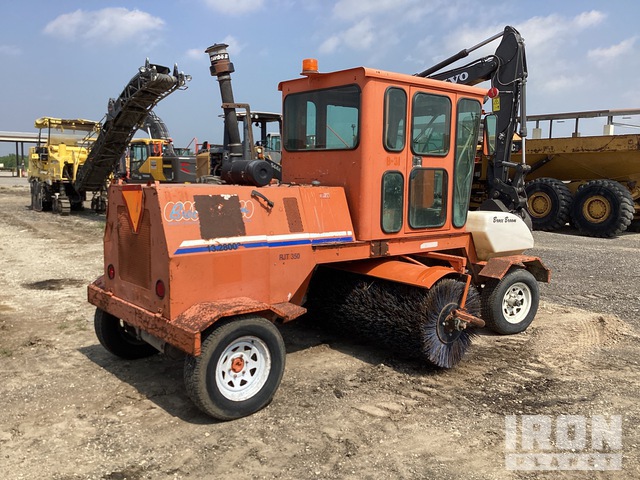 2010 Broce RJT350 Self-Propelled Broom in Baytown, Texas, United States ...
