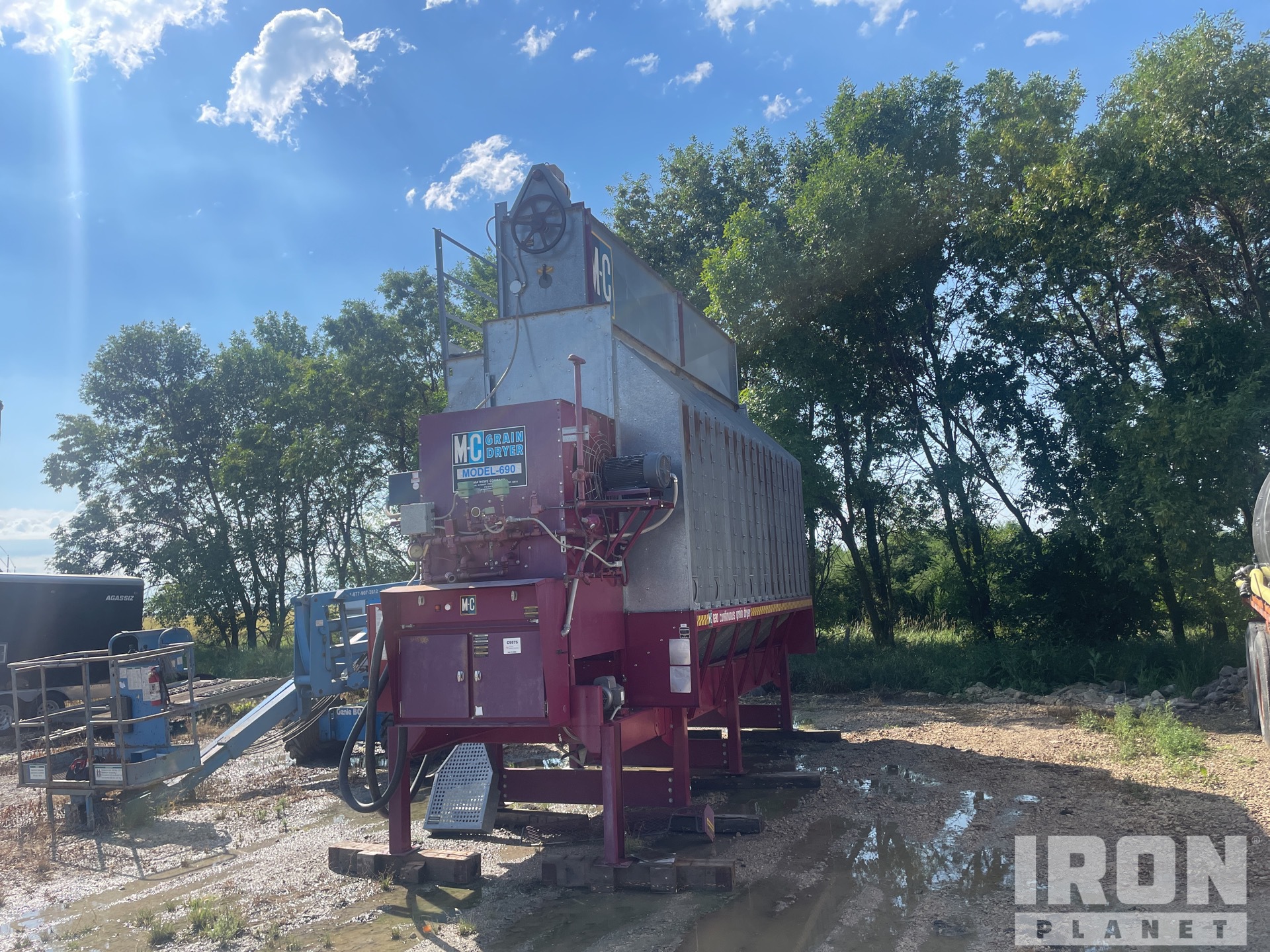 General Appearance with Bild, Ecke vorne links