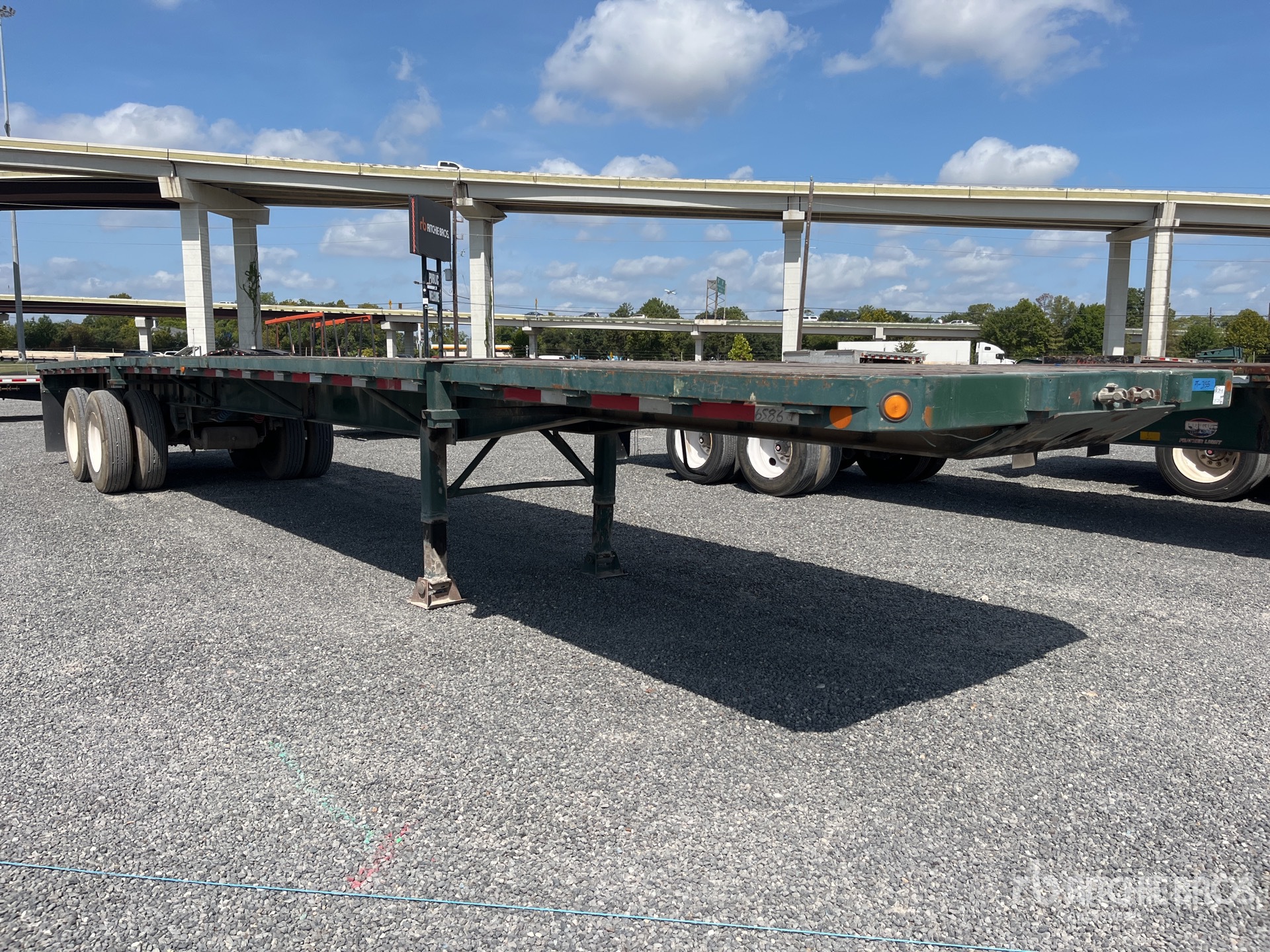 General Appearance with Bild, Ecke vorne rechts