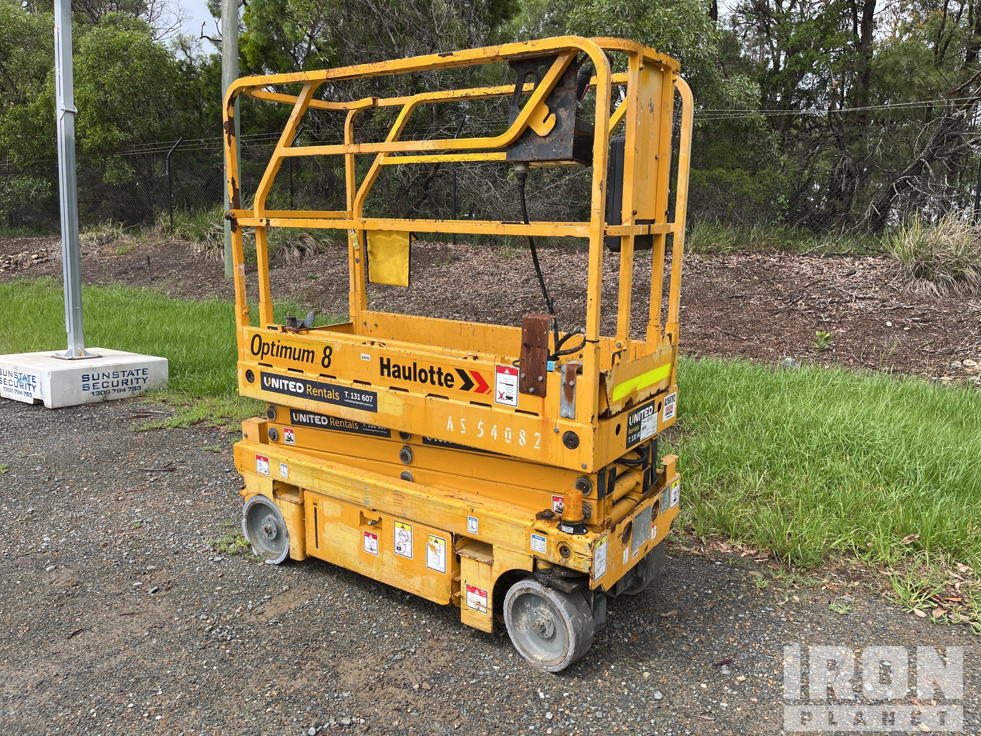 General Appearance with Picture, Right Front Corner