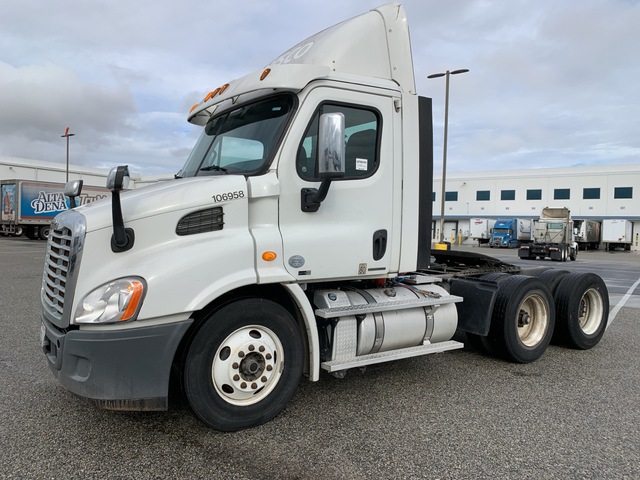 2011 Freightliner Cascadia 113 6x4 T/A Day Cab Truck Tractor
