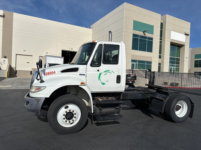 2009 International 4400 4x2 S/A Day Cab Truck Tractor