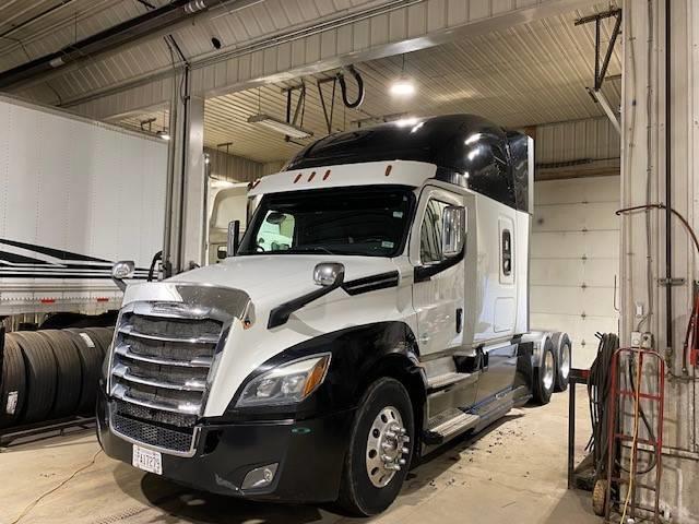 2018 (unverified) Freightliner Cascadia 126 T/A Sleeper Truck Tractor 2018 (unverified) Freightliner Cascadia 126 T/A Sleeper Truck Tractor