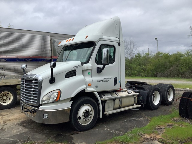 2011 Freightliner Cascadia 113 6x4 T/A Day Cab Truck Tractor