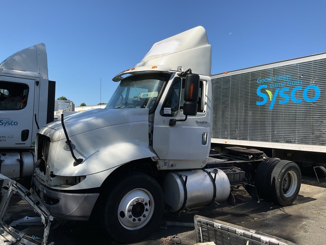 2009 (unverified) International 8600 4x2 S/A Day Cab Truck Tractor