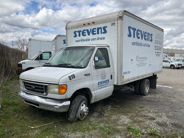 2005 Ford E-350 4x2 Van Truck 2005 Ford E-350 4x2 Van Truck
