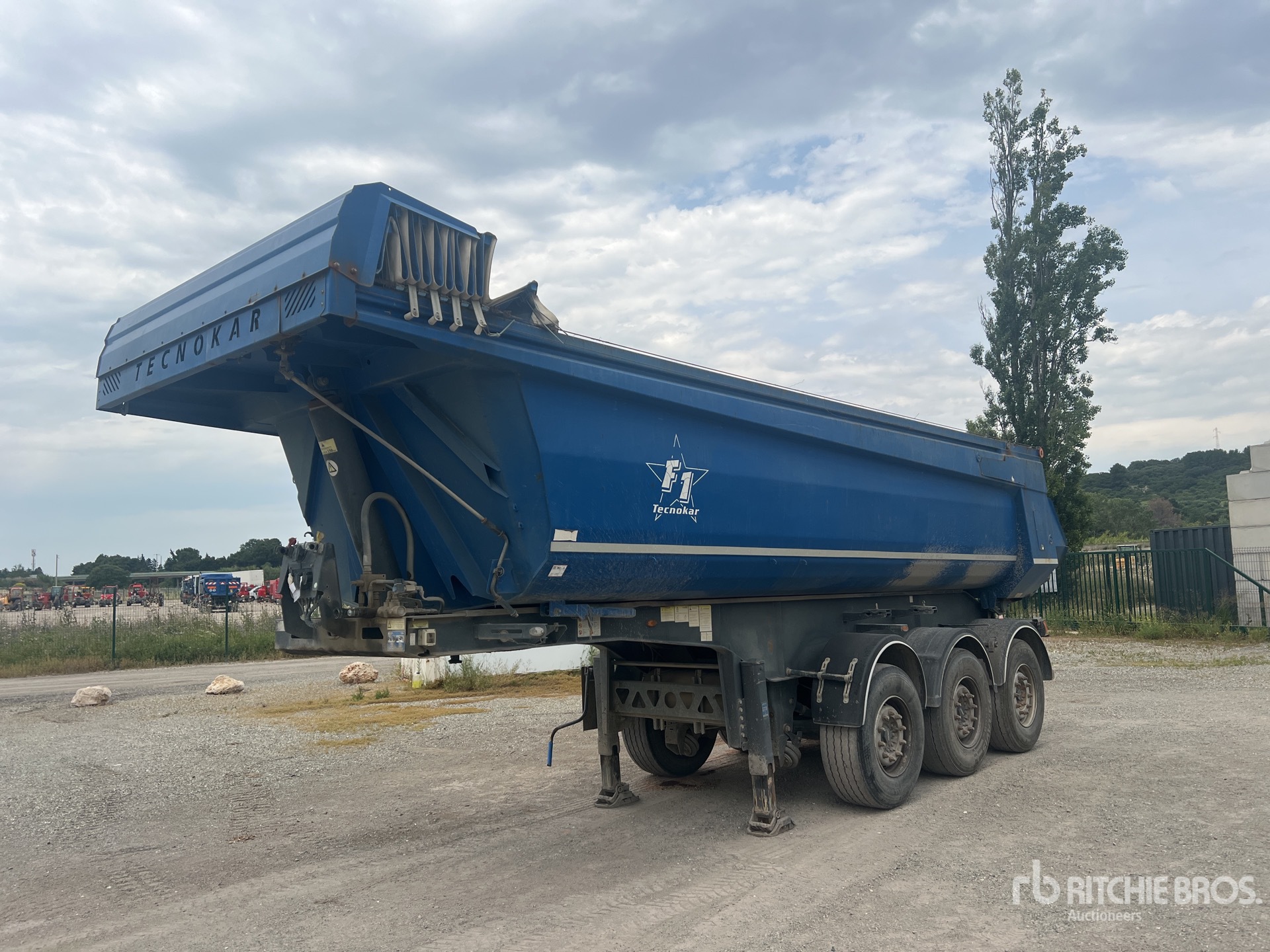 General Appearance with Featured Photo