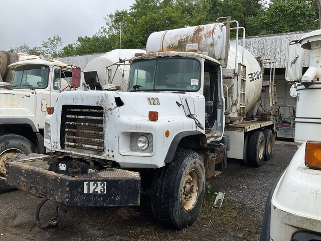 2004 Mack DM690S 6x4 Mixer Truck (Inoperable)