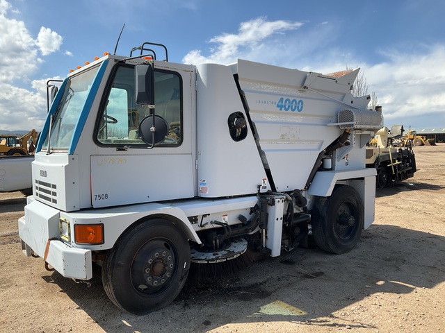 1998 Johnston 4000 Sweeper Truck 1998 Johnston 4000 Sweeper Truck