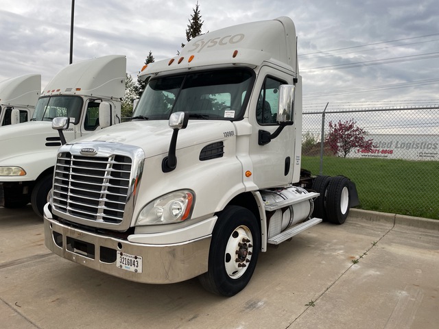 2013 Freightliner Cascadia 113 4x2 S/A Day Cab Truck Tractor (Inoperable)