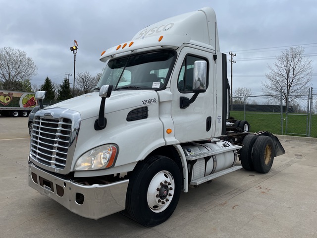 2013 Freightliner Cascadia 113 4x2 S/A Day Cab Truck Tractor