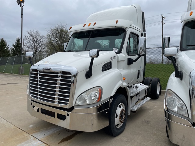 2012 Freightliner Cascadia 113 4x2 S/A Day Cab Truck Tractor