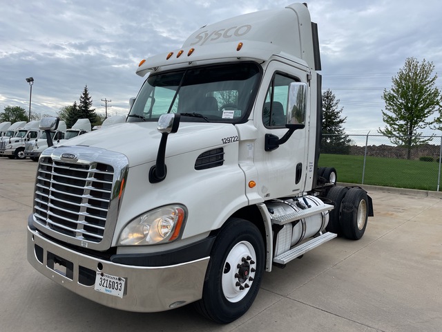 2012 Freightliner Cascadia 113 4x2 S/A Day Cab Truck Tractor