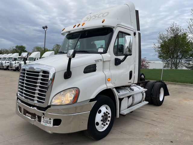 2012 Freightliner Cascadia 113 4x2 S/A Day Cab Truck Tractor