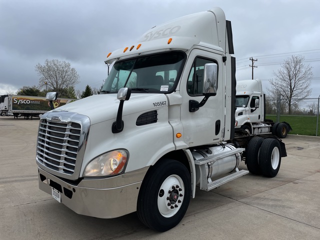 2010 Freightliner Cascadia 113 4x2 S/A Day Cab Truck Tractor