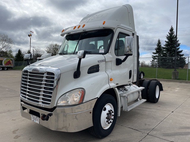 2010 Freightliner Cascadia 113 4x2 S/A Day Cab Truck Tractor