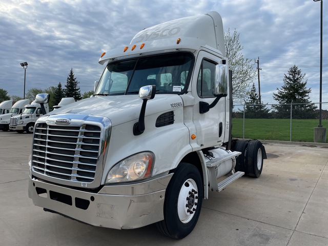 2010 Freightliner Cascadia 113 4x2 S/A Day Cab Truck Tractor