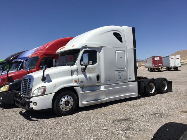 2015 Freightliner Cascadia 125 6x4 T/A Sleeper Truck Tractor