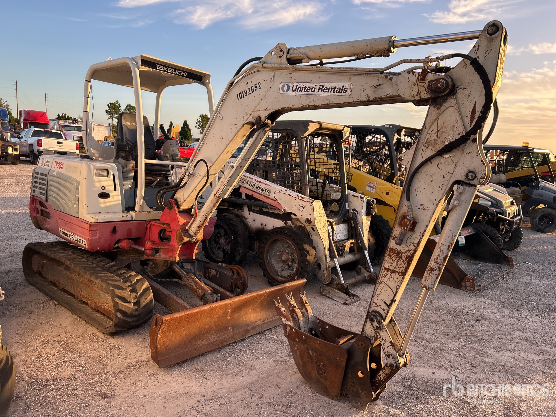 Aspect général with Image, coin avant droit