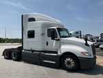MN272513 - 2021 International LT625: Picture, Right Front Corner