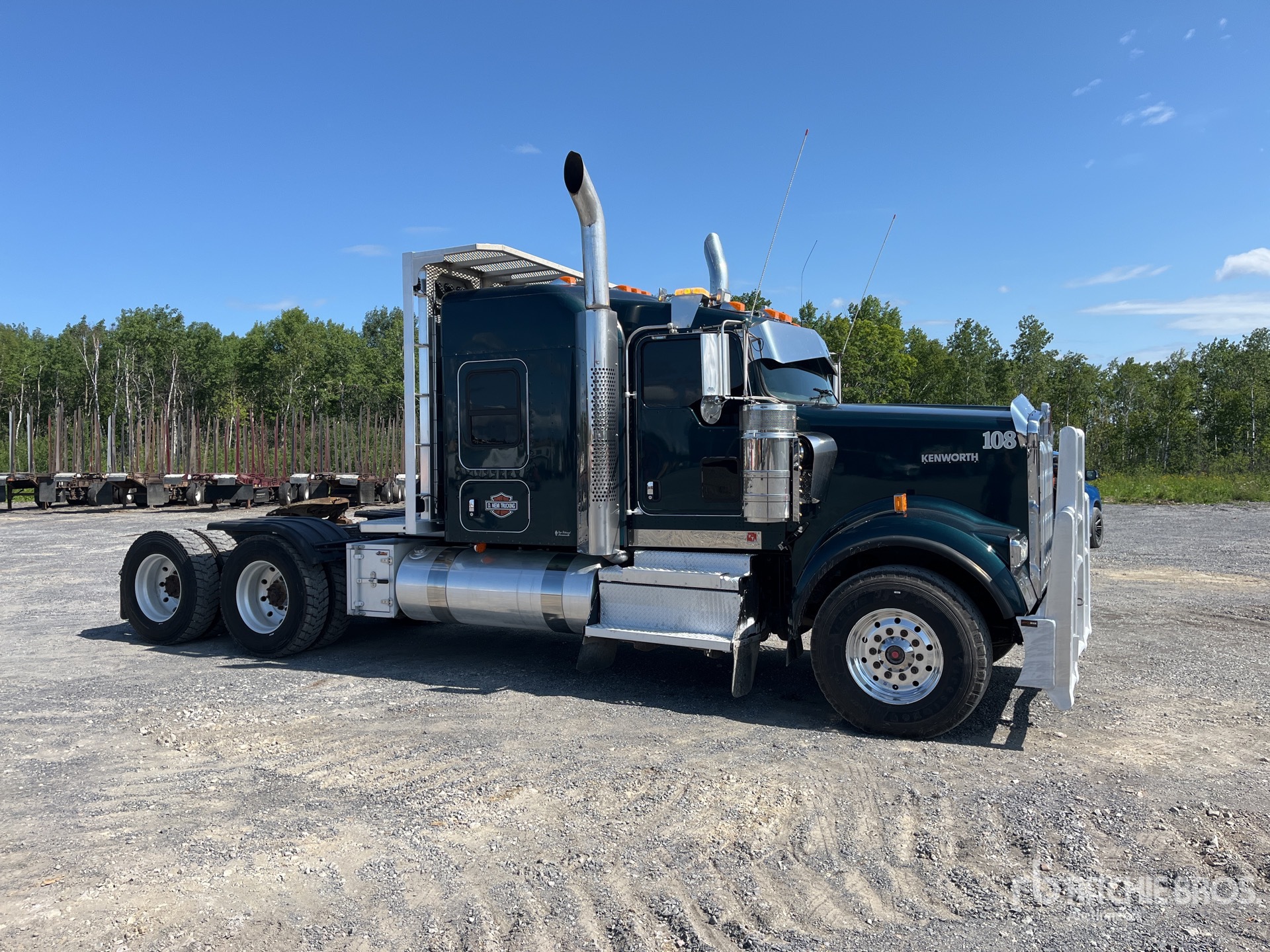 General Appearance with Picture, Right Front Corner