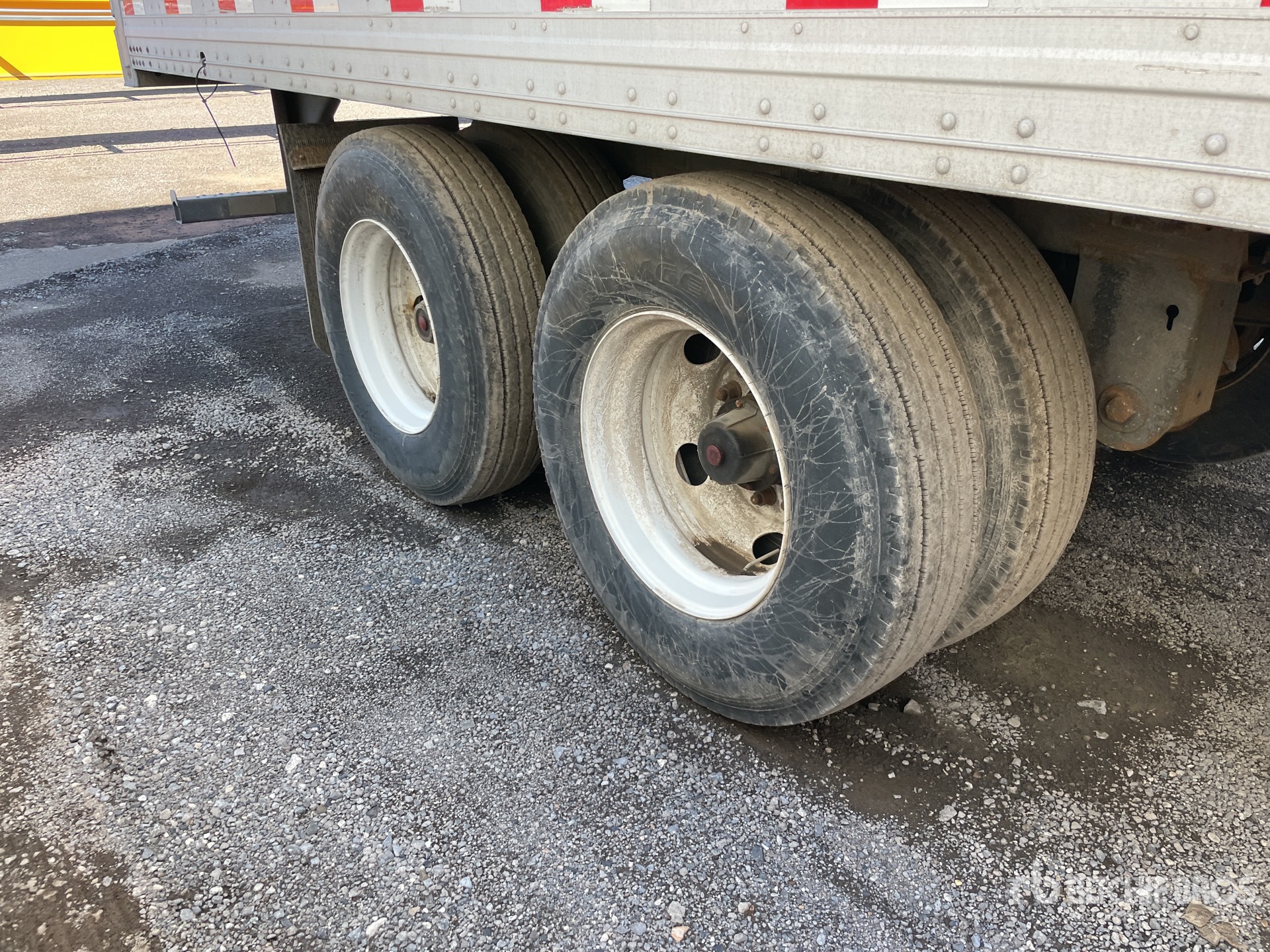 2016 Hyundai 53 ft x 102 in T/A Heated