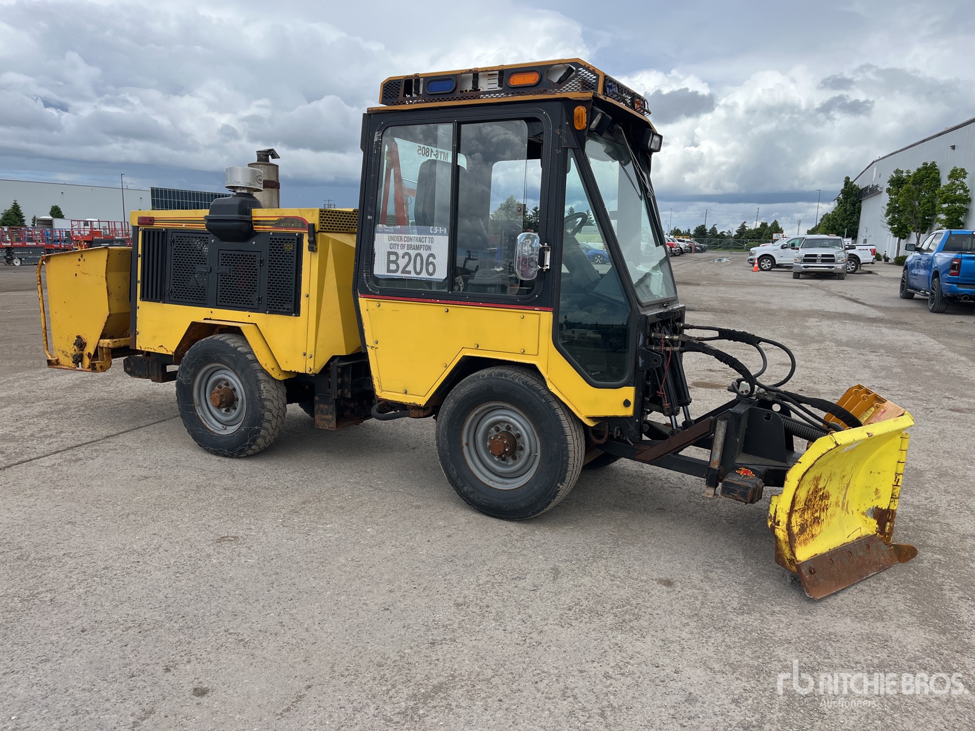 General Appearance with Picture, Right Front Corner