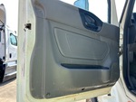 LN146939 - 2020 International LT6125DCAT: Cab Doors