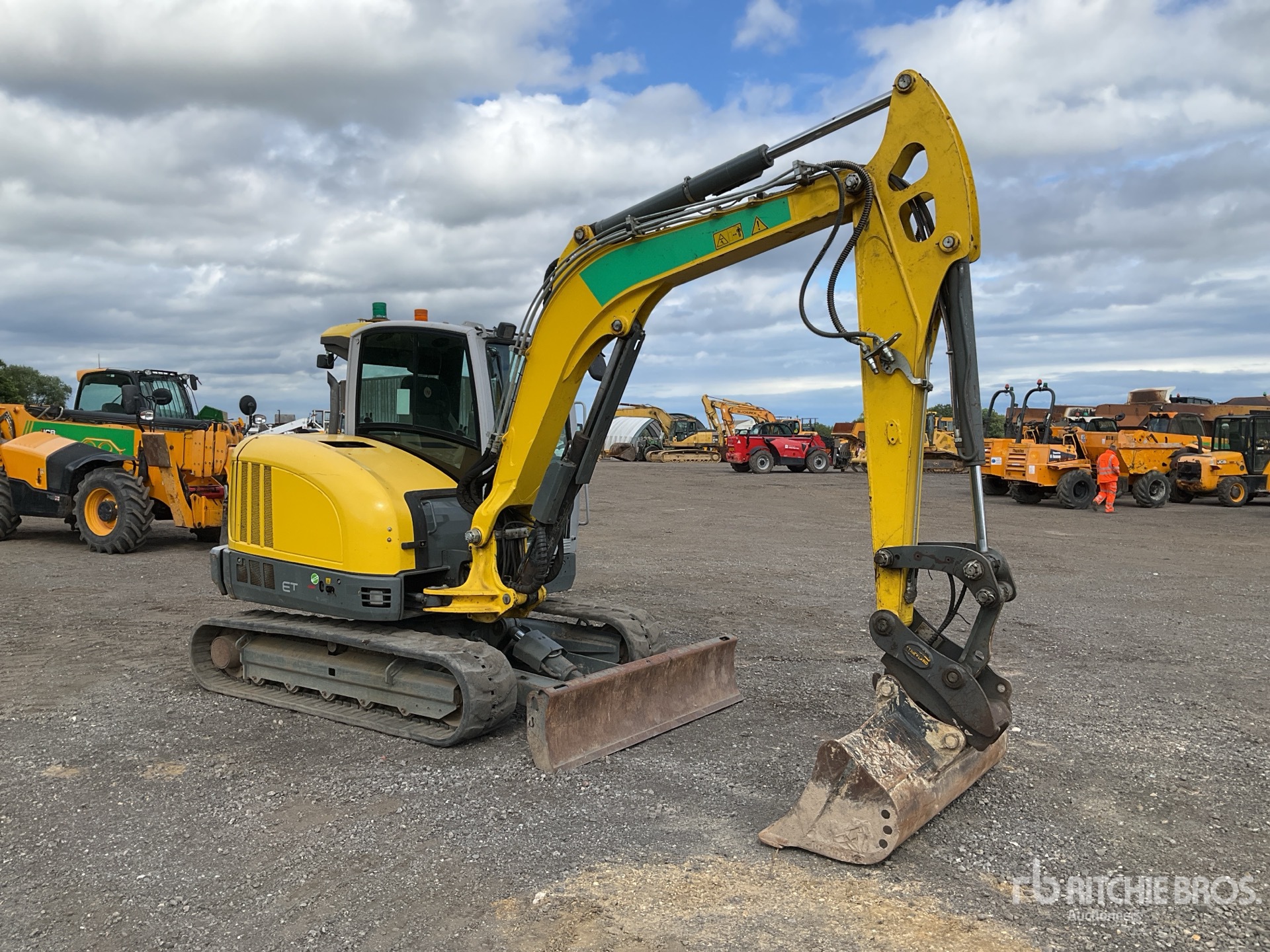 General Appearance with Picture, Right Front Corner