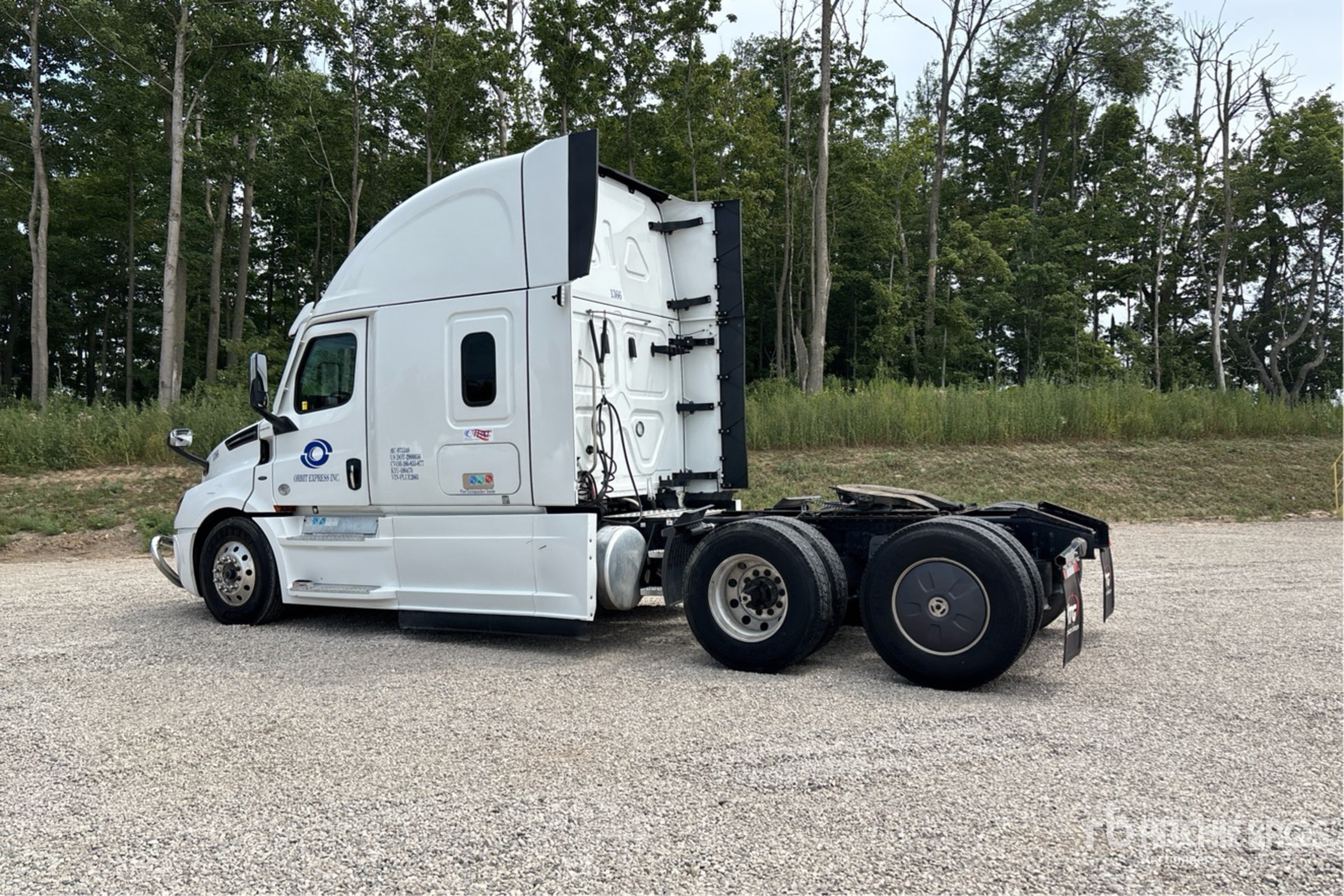 General Appearance with Picture, Left Rear Corner