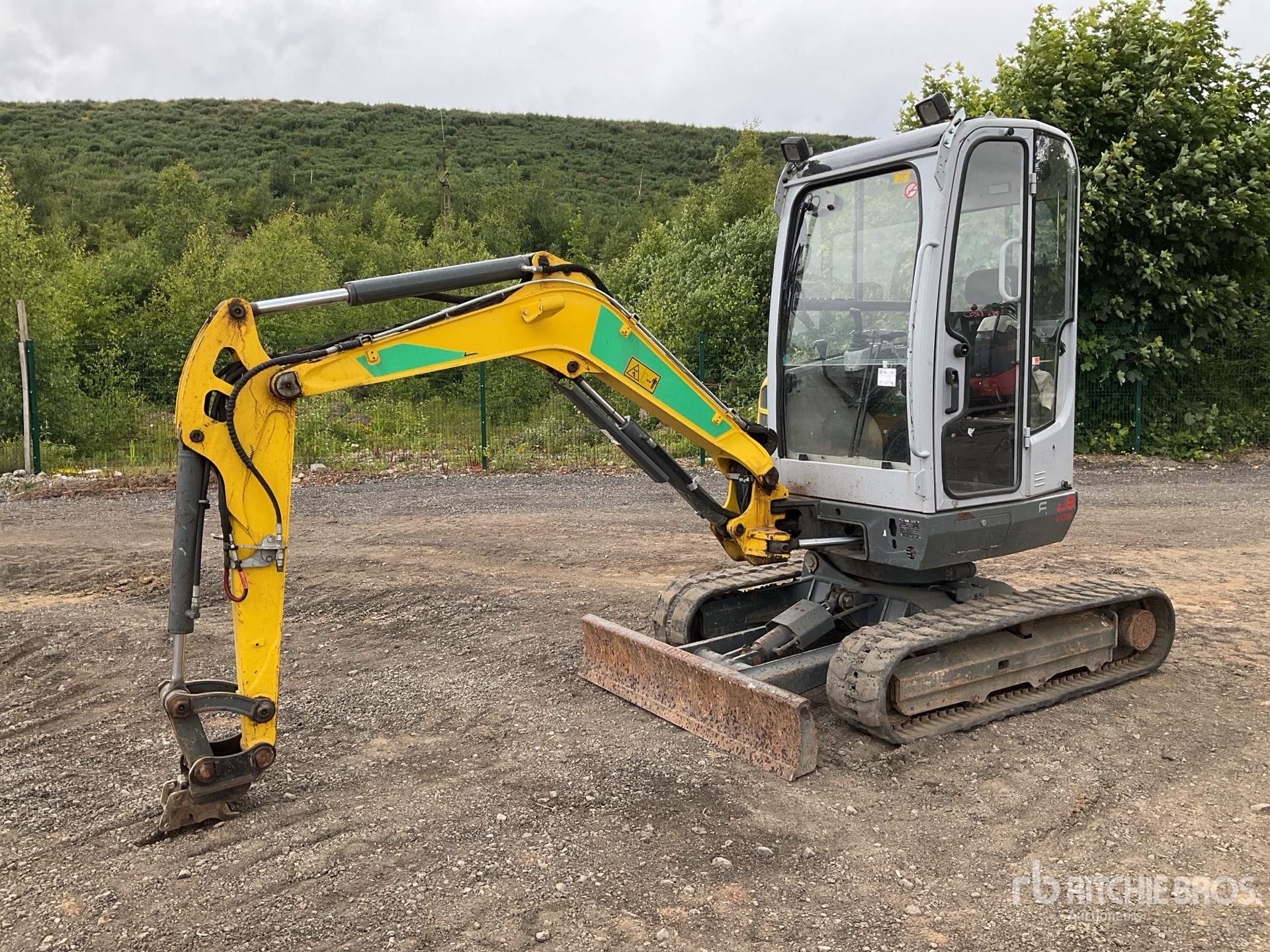 General Appearance with Picture, Left Front Corner