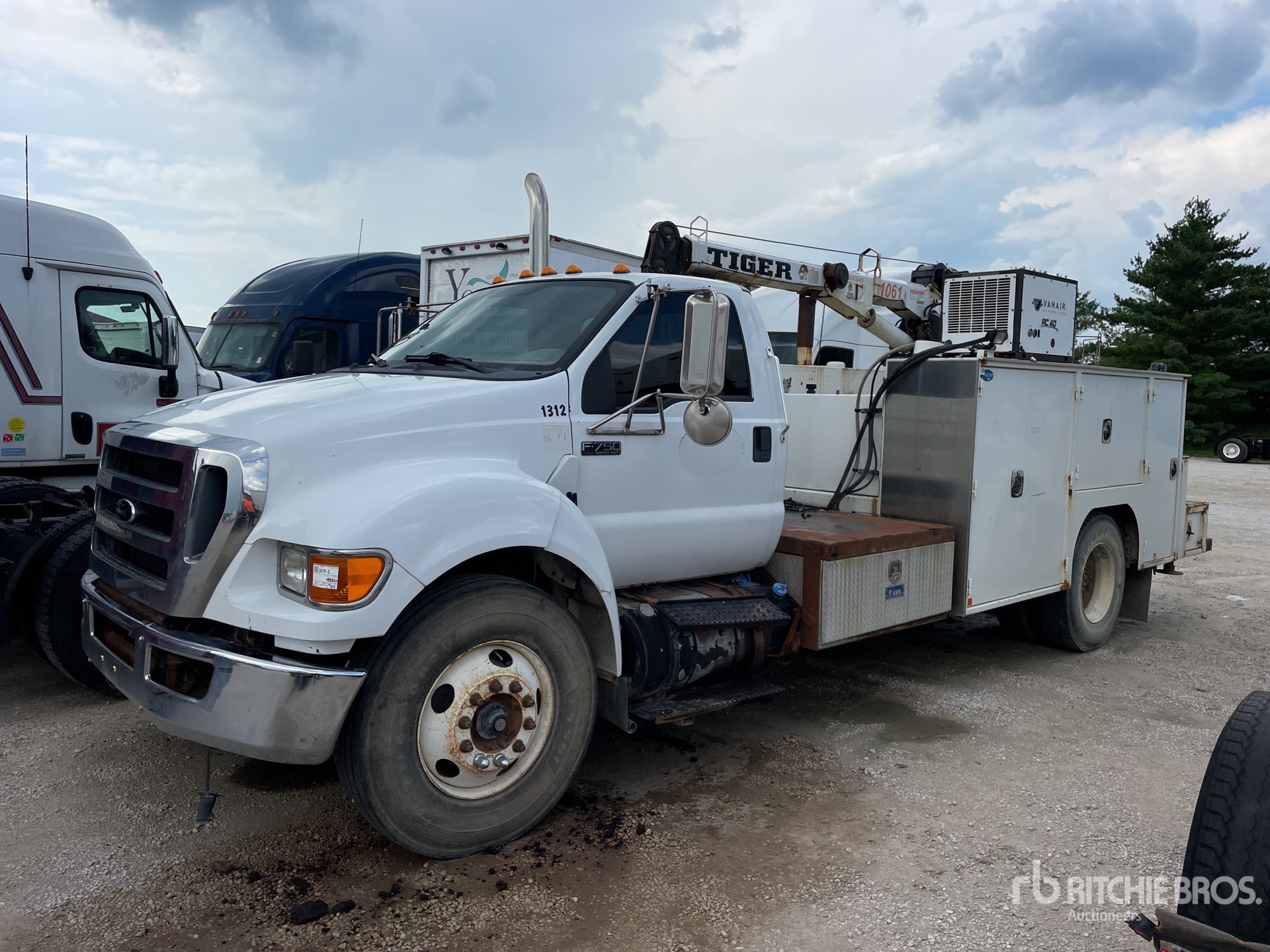 General Appearance with Picture, Left Front Corner