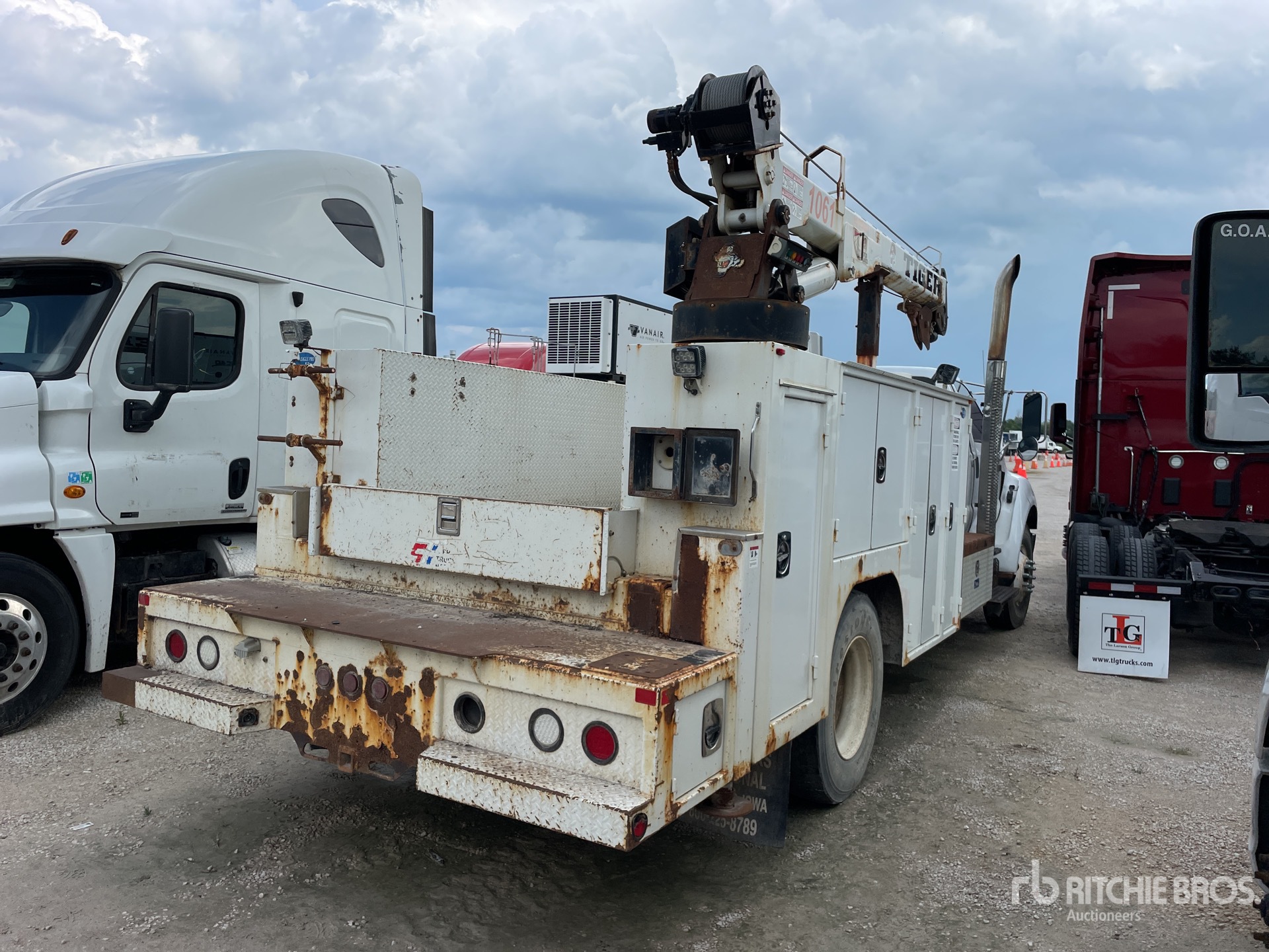 General Appearance with Picture, Right Rear Corner