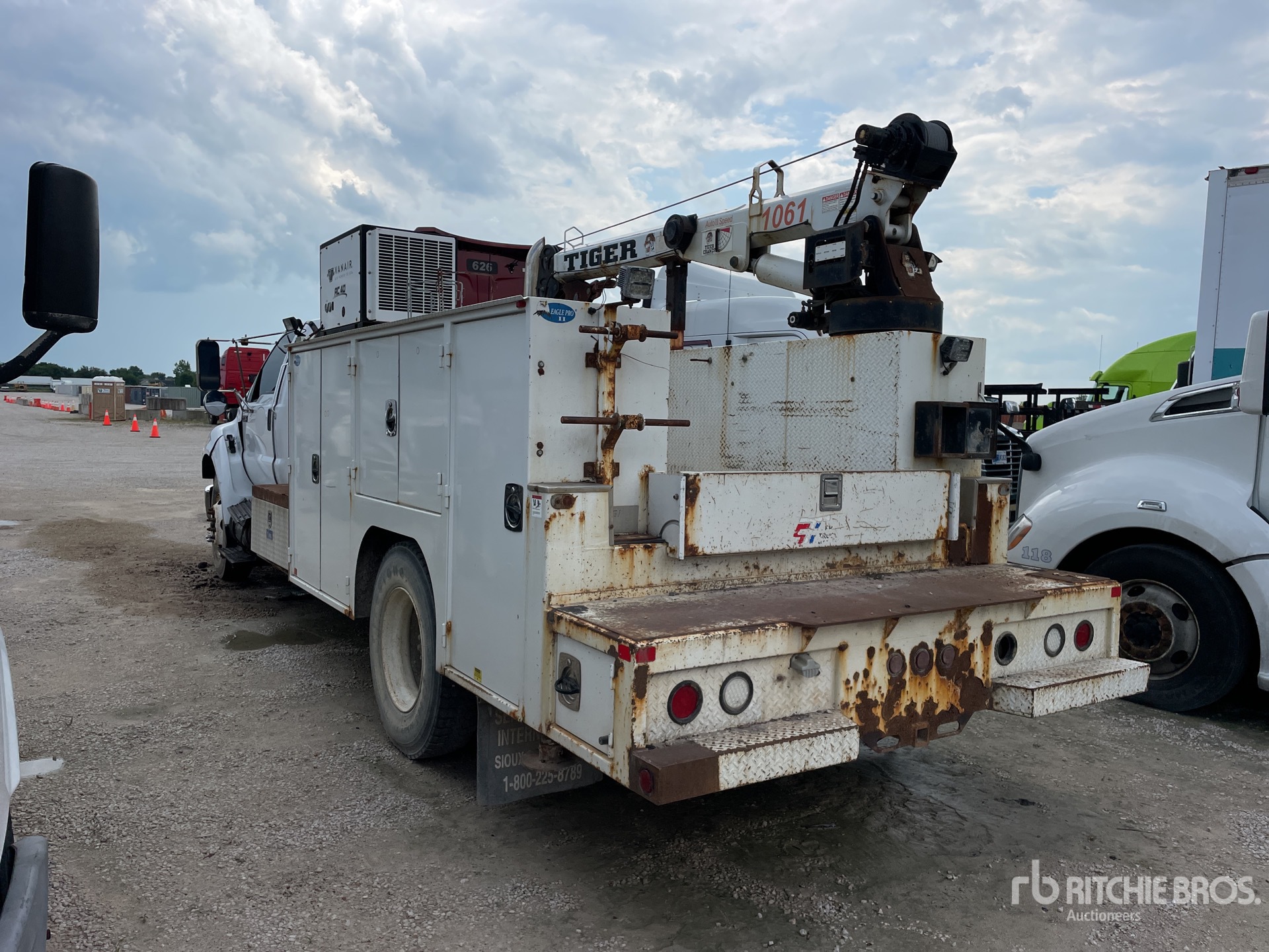 General Appearance with Picture, Left Rear Corner