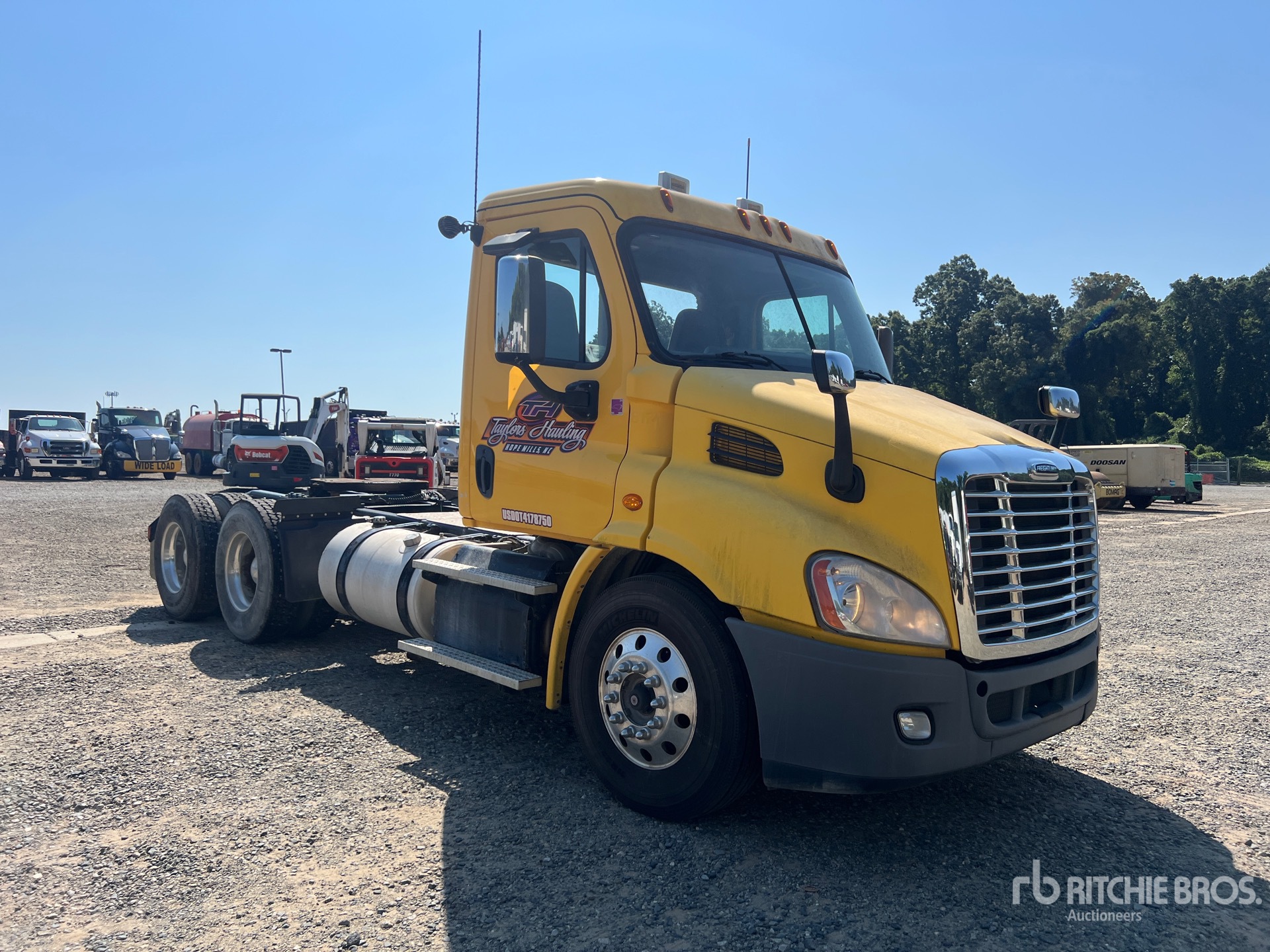 2016 Freightliner CASCADIA 113