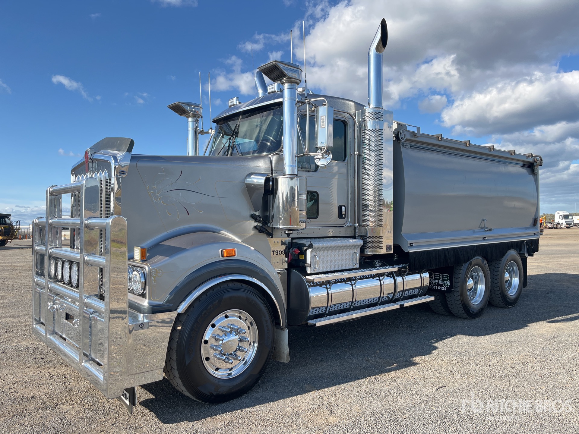 General Appearance with Picture, Right Front Corner