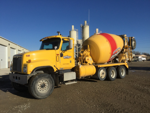 2006 International 5500i Tri/A Mixer Truck 2006 International 5500i Tri/A Mixer Truck