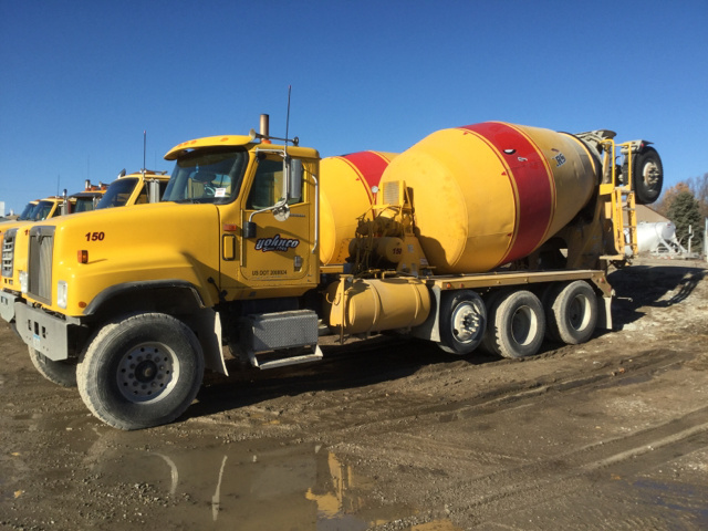 2006 (unverified) International 5500i Tri/A Mixer Truck 2006 (unverified) International 5500i Tri/A Mixer Truck