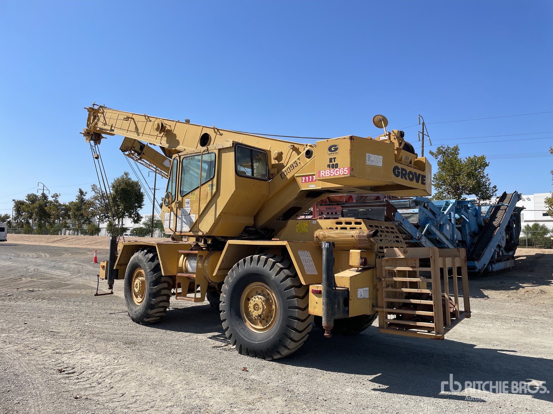 1989 Grove RT422 20 ton 4x4 Rough Terrain Crane | Ritchie Bros. Auctioneers