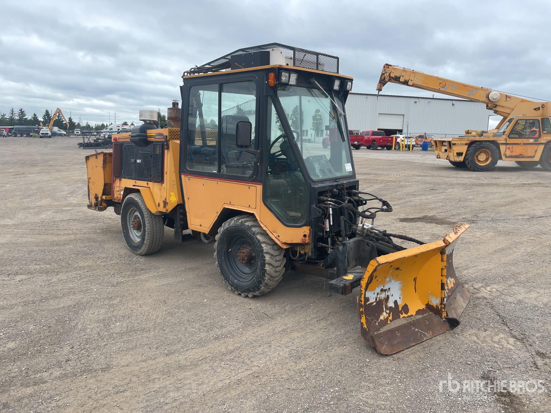 General Appearance with Picture, Right Front Corner