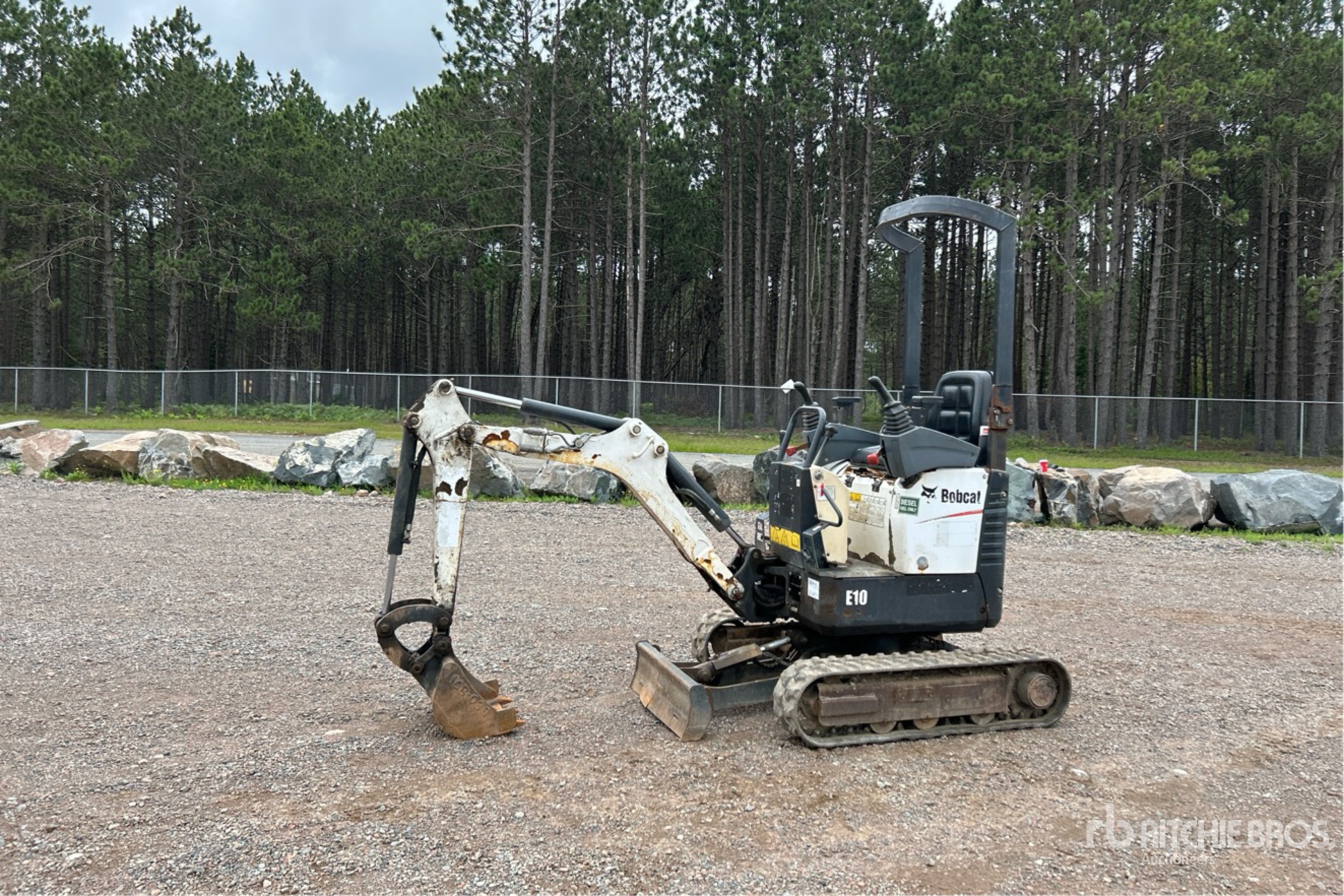 General Appearance with Picture, Left Front Corner