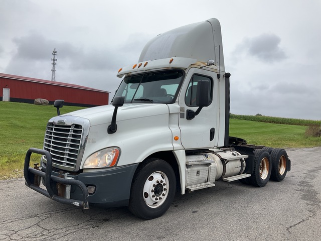 2012 Freightliner Cascadia 125 6x4 T/A Day Cab Truck Tractor