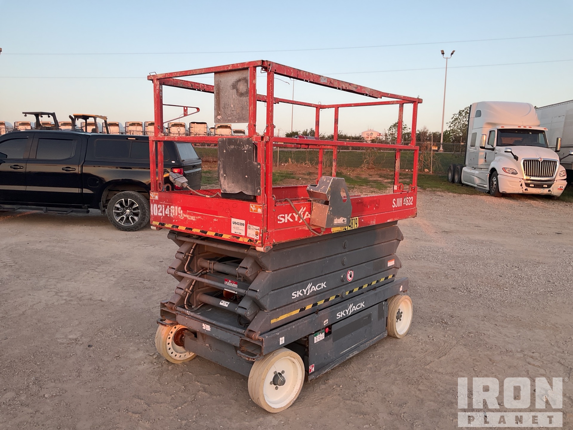 General Appearance with Picture, Left Front Corner