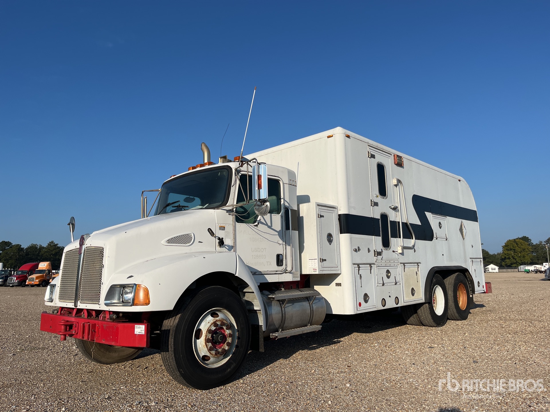 2007 Kenworth T300 6x4 Wireline Truck | Ritchie Bros. Auctioneers