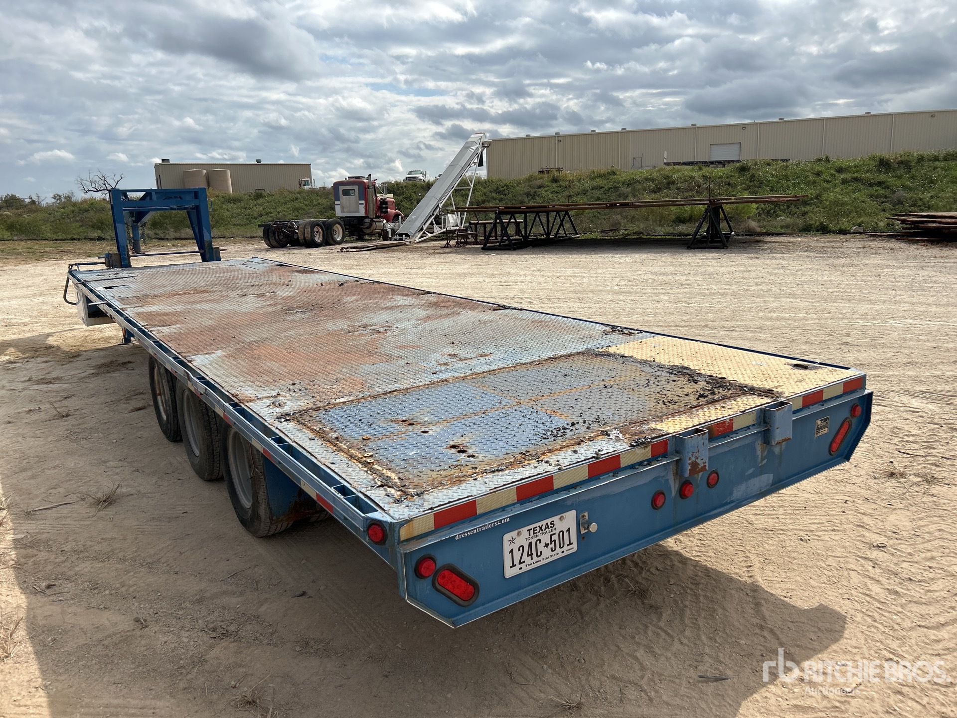 2012 Dressen F30GT30 30 ft Tri/A Gooseneck Equipment Trailer Ritchie Bros. Auctioneers